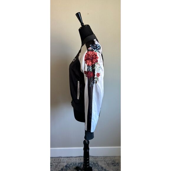 PUMA Women's Blk & White Embroidered Premium Archive T7 Tracksuit Jacket Size M - Picture 5 of 9